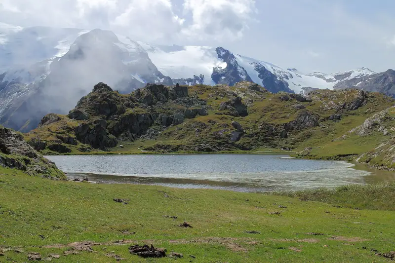 Lac Lérié, La Grave, Frankrijk (2400 m.) Mirror La Meije.