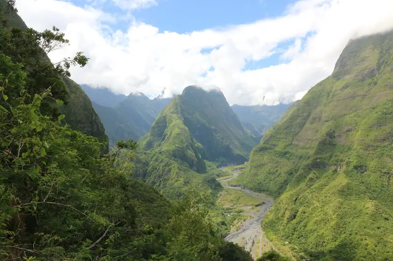 Entrée du cirque de Mafate en suivant la rivière des galets