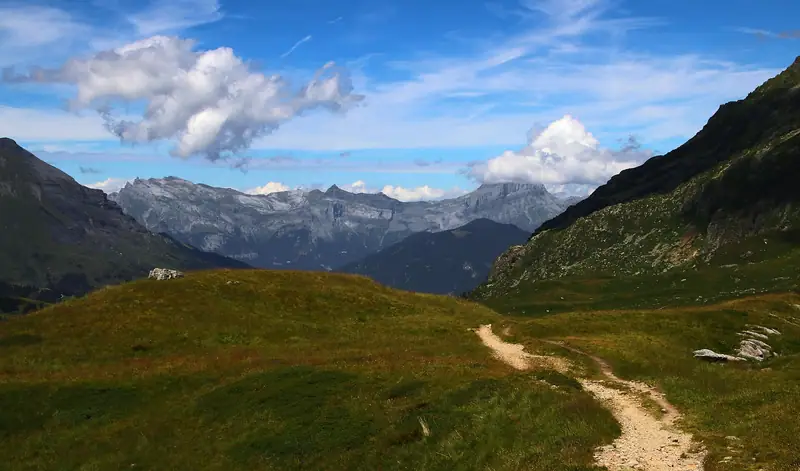 Les Contamines-Montjoie. Dans la descente du col du Bonhomme.