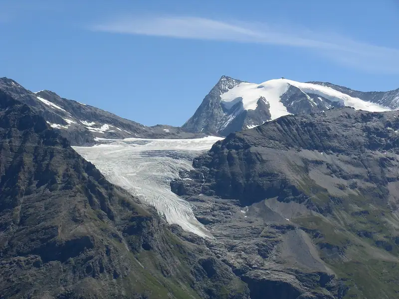 Le Glacier du Giétro et le Mont Blanc de Cheilon, vus depuis la montée vers le Col des Otanes. Août 2007.
